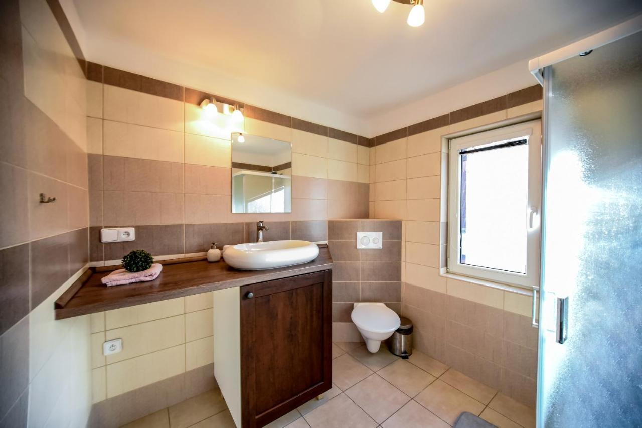 Ubytovani Pod Svetem-Apartman Třeboň المظهر الخارجي الصورة